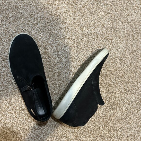 Stylish and casual ECCO® Low Cut Zip Bootie. - Picture 4 of 6